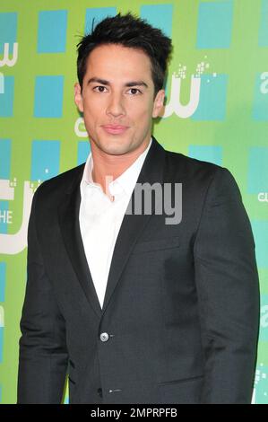 Michael Trevino participe à l'événement UpFront New York 2012 du réseau CW qui s'est tenu au London Hotel de New York, NY., le 17th mai 2012. . Banque D'Images