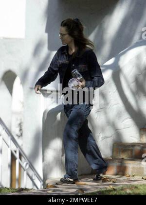 Exclusif !! L'actrice Diane Lane a été vue cet après-midi avant de se rendre à l'aéroport pour un vol au départ de Los Angeles. L'actrice de 44 ans, qui a été vue castiquement vêtue de jeans, est mariée à l'acteur Josh Brolin. Los Angeles, Californie. 5/14/09. Banque D'Images