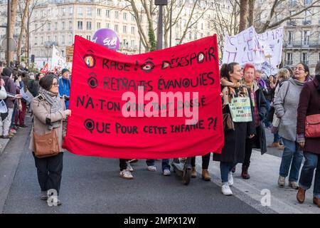 Paris, France, le 31th janvier 2023. Des manifestants avec des bannières contre la réforme des retraites du gouvernement - Jacques Julien/Alay Live News Banque D'Images