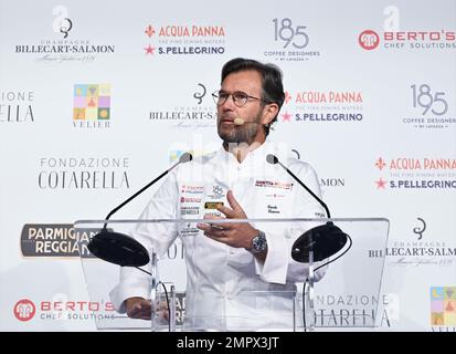 Milan, Italie. 31st janvier 2023. Milan, Italie identità Milano 2023 du 28 au 30 janvier MICO foire leçon Carlo Cracco et Luca Sacchi, créateurs du plat symbolique d'identità Milano 2023 lapin blanc pourquoi? Dans la photo: Carlo Cracco Credit: Agence de photo indépendante/Alamy Live News Banque D'Images