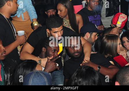 Drake à son Club Paradise Tour après la fête à la boîte de nuit Rush à Miami Beach, FL. 14th février 2012. Banque D'Images