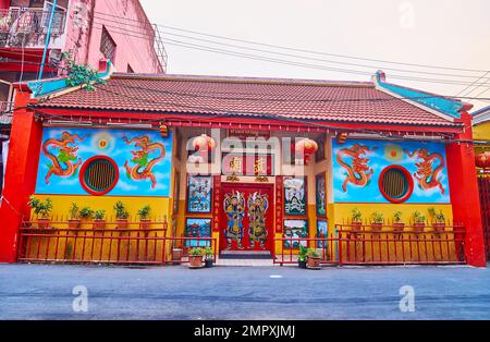 La façade peinte du sanctuaire Guan Yu, situé sur Kuang Men Road, Chinatown, Chiang Mai, Thaïlande Banque D'Images