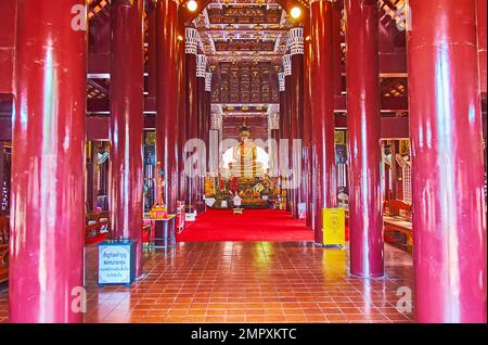 Intérieur du Viharn de Wat Lok Molee, Chiang Mai, Thaïlande Banque D'Images