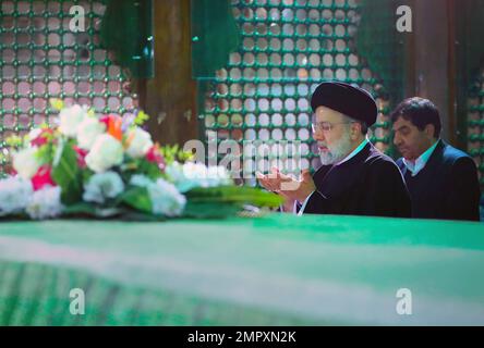 Téhéran, Iran. 31st janvier 2023. Le Président iranien Ebrahim Raisi assiste à une cérémonie de renouvellement de l'allégeance aux idéaux du fondateur de la République islamique, l'ayatollah Ruhollah Khomeini et les martyrs de la Révolution islamique à Téhéran, en Iran, sur le 31 janvier 2023. Photo du Bureau de presse du Président iranien/UPI crédit: UPI/Alay Live News Banque D'Images