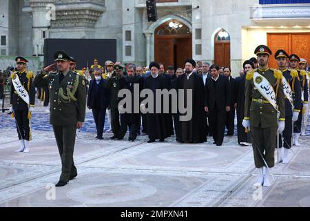Téhéran, Iran. 31st janvier 2023. Le Président iranien Ebrahim Raisi (C) assiste à une cérémonie de renouvellement de l'allégeance aux idéaux du fondateur de la République islamique, l'ayatollah Ruhollah Khomeini et les martyrs de la Révolution islamique à Téhéran, en Iran, sur le 31 janvier 2023. Photo du Bureau de presse du Président iranien/UPI crédit: UPI/Alay Live News Banque D'Images