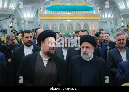 Téhéran, Iran. 31st janvier 2023. Le Président iranien Ebrahim Raisi (R) assiste à une cérémonie de renouvellement de l'allégeance aux idéaux du fondateur de la République islamique, l'Ayatollah Ruhollah Khomeini et les martyrs de la Révolution islamique à Téhéran, en Iran, sur le 31 janvier 2023. Photo du Bureau de presse du Président iranien/UPI crédit: UPI/Alay Live News Banque D'Images