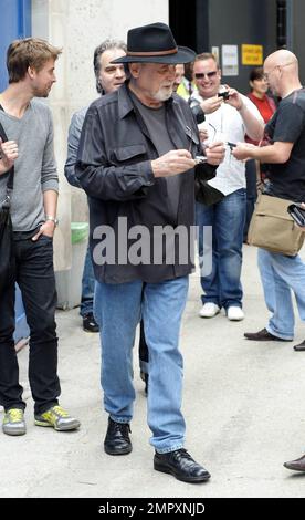 Duane Eddy arrive aux studios BBC radio 2. Duane est apparemment l'instrumentiste Rock & Roll le plus réussi, avec plus de 100 millions de disques vendus. Londres, Royaume-Uni. 6/10/10. Banque D'Images