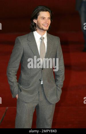 Ben Barnes marche sur le tapis rouge lors de la première de « Easy Virtue » au Festival du film de Rome, en Italie. 10/27/08. Banque D'Images