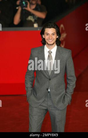 Ben Barnes marche sur le tapis rouge lors de la première de « Easy Virtue » au Festival du film de Rome, en Italie. 10/27/08. Banque D'Images