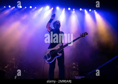 John « JC » Calabre de Danko Jones - OVO Hydro Glasgow le 3 janvier 2023 Banque D'Images