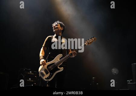 John « JC » Calabre de Danko Jones - OVO Hydro Glasgow le 3 janvier 2023 Banque D'Images