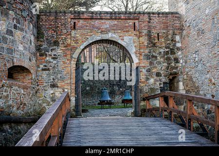 Porte d'accès au château d'Esztergom, Hongrie, Europe. Thème architectural. Destination du voyage. Banque D'Images