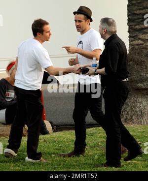 EXCLUSIF !! Colin Farrell, Sam Rockwell et Abbie Cornish films scènes sur l'ensemble de leur nouveau film "Seven psychopathes" sur place à LA. Pendant le tournage, Farrell et Rockwell portaient des t-shirts assortis avec un dessin du visage de la co-star Christopher Walken. Le film raconte l'histoire d'un scénariste (Farrell) qui est pris dans le complot d'enlèvement de chien de son ami (Rockwell). Woody Harrelson est également une des stars. Los Angeles, Californie. 6th janvier 2012. Banque D'Images