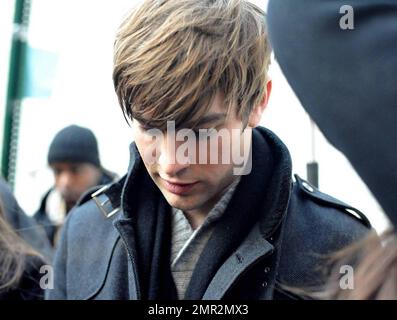 Exclusif !! Chace Crawford accueille les fans lors d'une pause de tournage sur le set de Gossip Girl. New York, NY 02/25/09 Banque D'Images