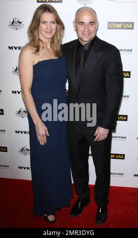 Steffi Graf et Andre Agassi posent pour les photographes au 'G'day USA 2011' Black Tie Gala qui a lieu à Hollywood Palladium, célébrant la semaine australienne et « promouvoir tout ce qui est australien, aux États-Unis, y compris les affaires, l'innovation, le film, la musique, la culture et l'environnement ». Los Angeles, Californie. 01/22/11. Banque D'Images