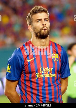 Le copain de Shakira Gerard pique (#3) joue avec le FC Barcelona dans son match avec CD Guadalajara lors du match du défi Herbalife World football au stade Sun Life de Miami, en Floride. 3rd août 2011. Banque D'Images