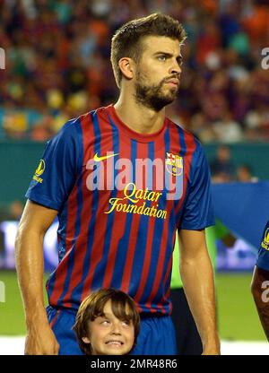 Le copain de Shakira Gerard pique (#3) joue avec le FC Barcelona dans son match avec CD Guadalajara lors du match du défi Herbalife World football au stade Sun Life de Miami, en Floride. 3rd août 2011. . Banque D'Images