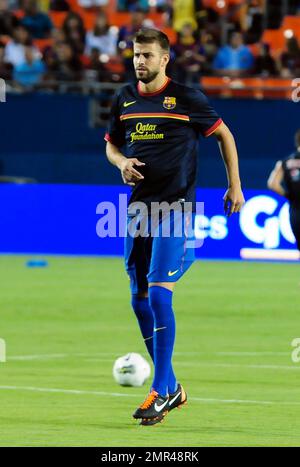 Le copain de Shakira Gerard pique (#3) joue avec le FC Barcelona dans son match avec CD Guadalajara lors du match du défi Herbalife World football au stade Sun Life de Miami, en Floride. 3rd août 2011. . Banque D'Images