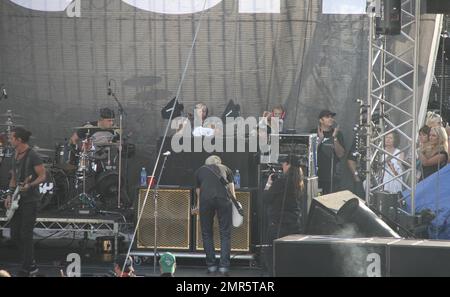 EXCLUSIF !! Gwen Stefani regarde le groupe Bush de Gavin Rossdale au Sunset Strip Music Festival annuel 4th hier. Zuma Nesta, l'adorable fils de Gwen et Gavin, a 3 ans aujourd'hui. Los Angeles, CA 21st août 2011 Banque D'Images