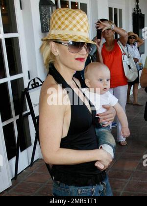 Gewn Stefani avec son fils Zuma Nesta Rock à l'événement de tennis caritatif K-Swiss Desert Smash Celebrity. Palm Springs, Californie 03/10/2009, Banque D'Images