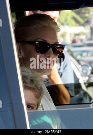 Gwen Stefani a l'air ravie de quitter le restaurant Cecconi après avoir