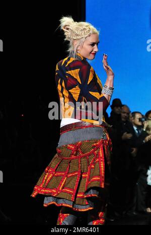 Gwen Stefani montre sa ligne de mode Lamb lors de la Mercedes Benz Fashion week à New York, NY. 9/16/10. Banque D'Images