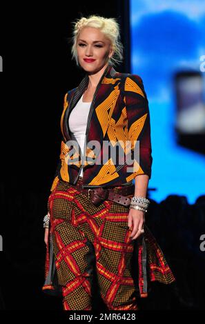 Gwen Stefani montre sa ligne de mode Lamb lors de la Mercedes Benz Fashion week à New York, NY. 9/16/10. Banque D'Images