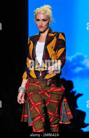 Gwen Stefani montre sa ligne de mode Lamb lors de la Mercedes Benz Fashion week à New York, NY. 9/16/10. Banque D'Images