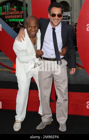 Mike Tyson et Todd Phillips lors de la première « Hanover 2 » au Grauman's Chinese Theatre. Los Angeles, Californie. 5/19/11. Banque D'Images