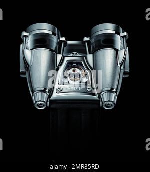La montre-bracelet a été transformée et coûte cher ! MB&F, fabricant de montres haut de gamme, a lancé la Thunderbolt HM4, un moteur à jet exceptionnel, à un prix impressionnant de 158 000 $. Loin de la montre-bracelet traditionnelle, la HM4 Thunderbolt (ou horological machine No 4 Thunderbolt) dispose de deux cadrans montés sur deux sections en forme de moteur de jet de l'étui, l'un indiquant le temps et l'autre indiquant la réserve d'alimentation. La section saphir saisissante du boîtier qui révèle la micromécanique complexe et dynamique dans, nécessite plus de 100 heures d'usinage et de polissage pour devenir un Banque D'Images