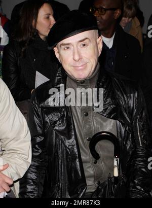 Holly Johnson, 51 ans, peut-être mieux connue pour être en face du groupe de musique pop de danse Frankie Goes to Hollywood 1980s, se trouve au premier rang du spectacle de mode James long pendant la Fashion week de Londres. Londres, Royaume-Uni. 02/23/11. Banque D'Images