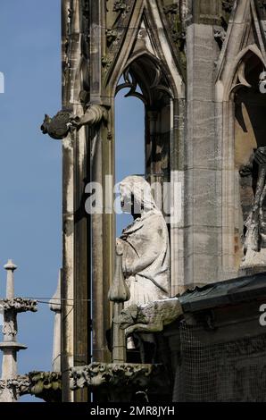 Cathédrale d'Ulm, statue, sculpture en pierre sur la tour ouest, Ulm, Bade-Wurtemberg, Allemagne, Europe Banque D'Images