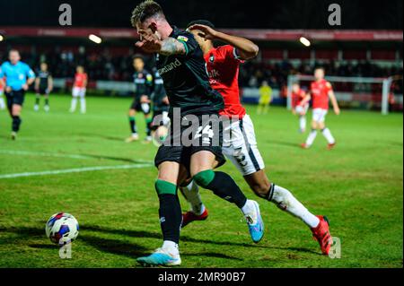 Ibou Touray de Salford City sous la pression de Joe Low de Walsall FC lors du match Sky Bet League 2 entre Salford City et Walsall à Moor Lane, Salford, le mardi 31st janvier 2023. (Credit: Ian Charles | MI News) Credit: MI News & Sport /Alay Live News Banque D'Images