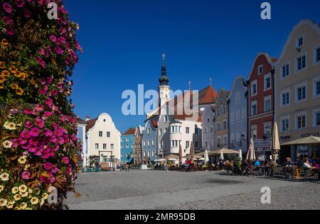 Silberzeile, Oberer Stadtplatz, vieille ville de la vieille ville baroque, église paroissiale à l'arrière, Schärding, Innviertel, haute-Autriche, Autriche, Euro Banque D'Images