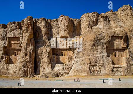 XeNaqsh-e Rostam, tombes rocheuses des grands Rois de la dynastie des Achaemenides, Naqsh-e Rostam, Iran, Asie Banque D'Images