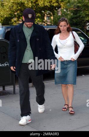 Ben Affleck et Jennifer Garner sont allés dîner au dos Caminos, puis au Ritz Carlton sur Central par NYC. Garner semble être enceinte et montre. 6/18/05 Banque D'Images