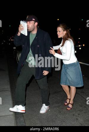 Ben Affleck et Jennifer Garner sont allés dîner au dos Caminos, puis au Ritz Carlton sur Central par NYC. Garner semble être enceinte et montre. 6/18/05 Banque D'Images