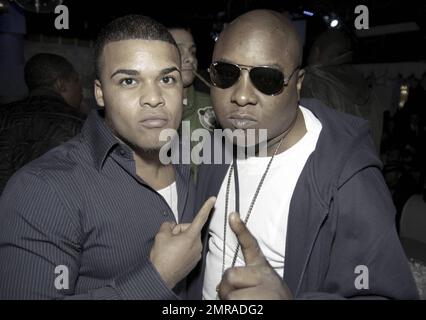 Le rappeur Jadakiss fait la fête à la rumeur de la discothèque après le concert « Monster Jam ». Jay-Z aurait élargi son groupe pour le remplir au concert, tenu au jardin TD Banknorth, pour Lil Wayne. On a demandé à Wayne d'être dérisqué par la sécurité lorsqu'il s'est présenté sur place et a été rejeté. Il a refusé de coopérer et a quitté le lieu sans se faire exécuter. Parmi les autres artistes du concert, on compte Yung Berg et ne-Yo. Boston, ma. 10/28/08. Banque D'Images