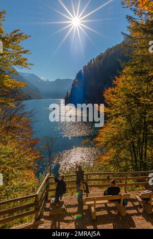 Vue sur Königssee depuis le coin du peintre, Schöngau, Berchtesgadener Land, Bavière, Allemagne, Europe Banque D'Images