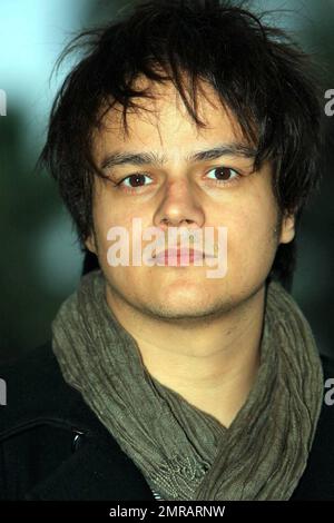 Jamie Cullum, chanteur britannique, auteur-compositeur, pianiste et guitariste, pose lors d'une séance photo au MIDEM à Cannes, en France. 1/19/09. Banque D'Images