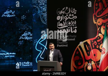 Téhéran, Téhéran, Iran. 31st janvier 2023. Le ministre iranien de la Culture et de l'orientation islamique, MOHAMMAD MEHDI ESMAILI, prend la parole lors de la cérémonie de clôture du Festival international du Théâtre Fajr 41 à la salle Vahdat, dans le centre-ville de Téhéran, en Iran, sur 31 janvier 2023. Le festival de théâtre fait partie d'une série d'événements marquant le 44th anniversaire de la Révolution islamique, marqué par 10 jours de cérémonies sponsorisées par l'État, surnommés la décennie de Fajr. (Credit image: © Rouzbeh Fouladi/ZUMA Press Wire) USAGE ÉDITORIAL SEULEMENT! Non destiné À un usage commercial ! Banque D'Images