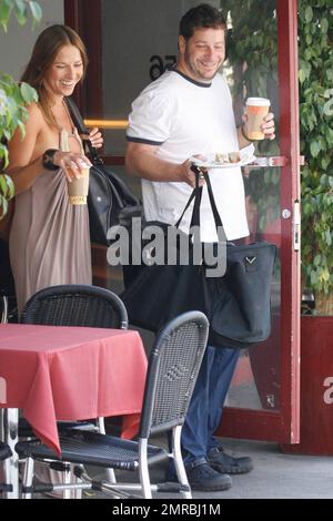 Exclusif !! Jeffrey Ross et son partenaire de danse, Edyta Sliwinska, s'emparer d'un peu de nourriture avant de se rendre à la répétition pour « Dancing with the Stars » à West Hollywood, Californie. 9/10/08. Banque D'Images