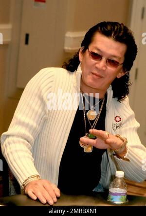 Scotty Nguyen participe au premier tournoi de poker de charité Jennifer Harmon à Las Vegas, Nevada, au Caesars Palace sur 20 avril 2007. Le tournoi a présenté les meilleurs joueurs de poker au monde, le plus jamais assemblé ensemble dans une pièce à la fois. En outre, tous les joueurs de la série mondiale de Poker ont été honorés lors de l'événement en ayant leurs portraits muraux en place de façon permanente autour de la salle de poker Caesars. Tous Banque D'Images