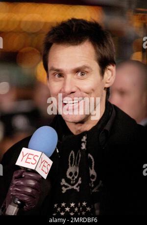 Jim Carrey Clowns à la première de Londres de son nouveau film Yes Man, Londres, Royaume-Uni, 12/9/08. Banque D'Images