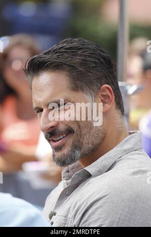 Joe Manganiello, star de « True Blood », est repéré à Universal CityWalk pour une bande de son programme de divertissement « Extra » à Los Angeles, en Californie. 11 juin 2014. Banque D'Images