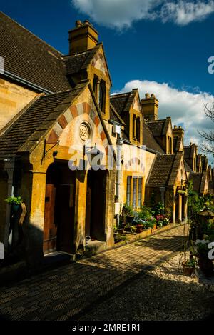 Dent's Terrace ou Winchcombe Almshouses dans le district de Cotswold, Winchcombe, Angleterre. Banque D'Images