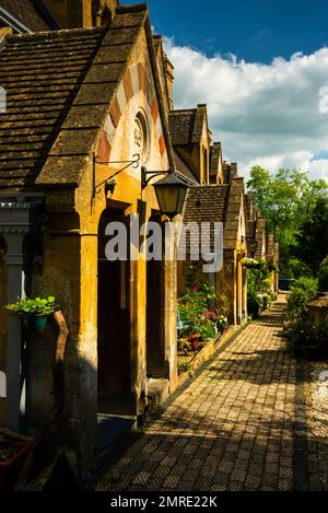 Dent's Terrace ou Winchcombe Almshouses dans le district de Cotswold, Winchcombe, Angleterre. Banque D'Images