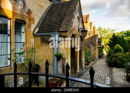 Dent's Terrace ou Winchcombe Almshouses à Winchcombe sur la Cotswold Way, Angleterre. Banque D'Images