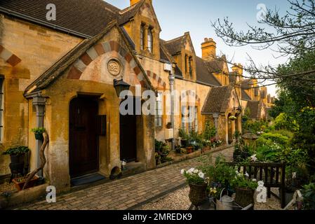 Dent's Terrace ou Winchcombe Almshouses à Winchcombe sur la Cotswold Way, Angleterre. Banque D'Images