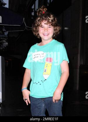 Jonathan Morgan Heit, un acteur enfant prolifique, pose pour des photos à l'extérieur du restaurant Katsuya. Parmi les projets à venir de Heit, citons « Santa Buddies » qui doit sortir plus tard cette année et « Date Night » qui doit être mis en place en 2010. Los Angeles, Californie. 7/2/09. Banque D'Images